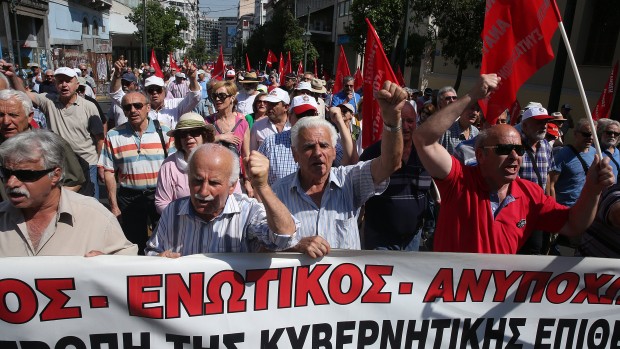 Хиляди Гръцки пенсионери шок пенсии
